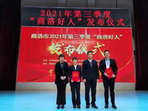 1636602411429039737.jpg Sn4DbMrAzjLHl6.jpg