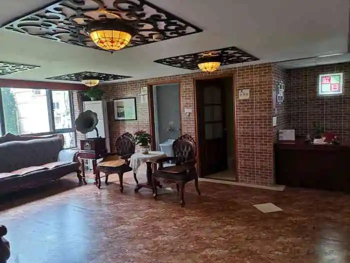 1649668948237096211.jpg Rl4JOAjKzyGaYog.jpg